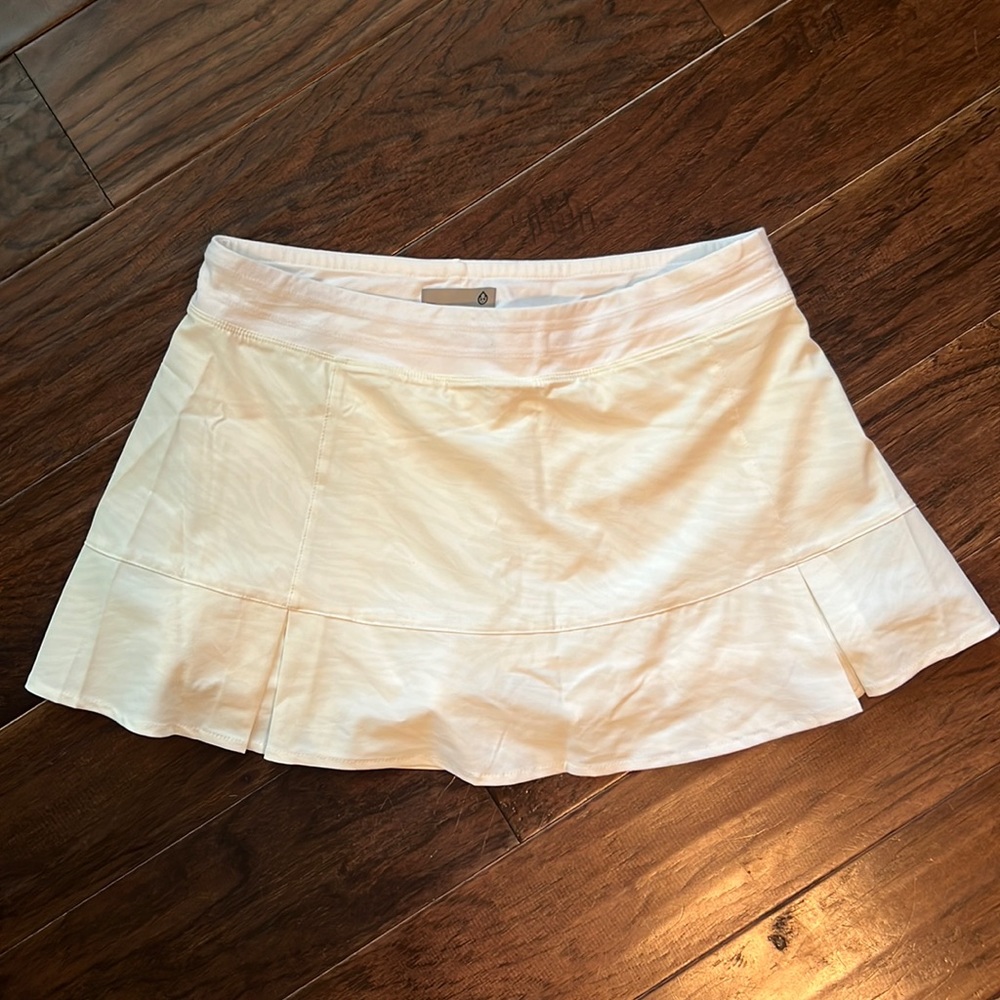 Tasc Women’s Golf Tennis Skirt Built in shorts 🤍 Pockets